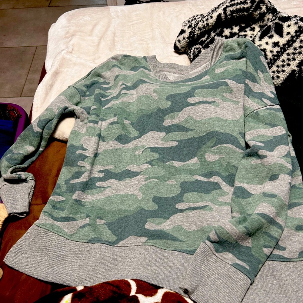 Camouflage sweatshirt never worn